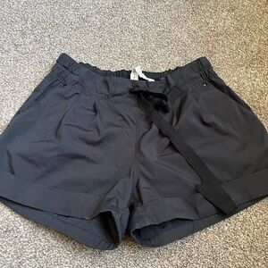 Black lululemon women’s casual shorts, size 6